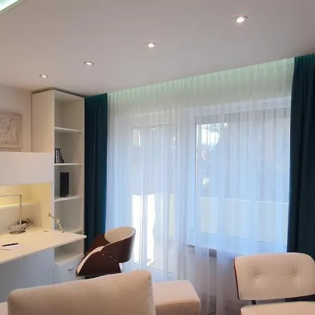 Und Ferienwohnung, Wohnen Auf Zeit, Callenberger Strasse, Apartment *