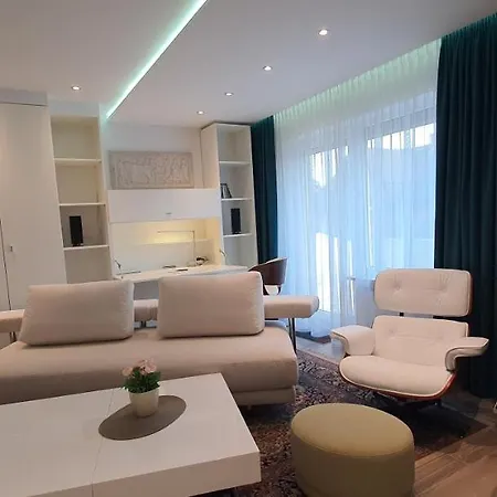 Und Ferienwohnung, Wohnen Auf Zeit, Callenberger Strasse, Apartment *
