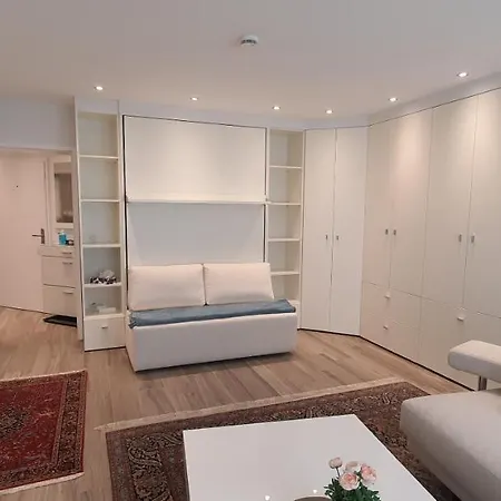 Und Ferienwohnung, Wohnen Auf Zeit, Callenberger Strasse, شقة كوبورغ