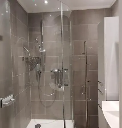 Und Ferienwohnung, Wohnen Auf Zeit, Callenberger Strasse, Apartment *